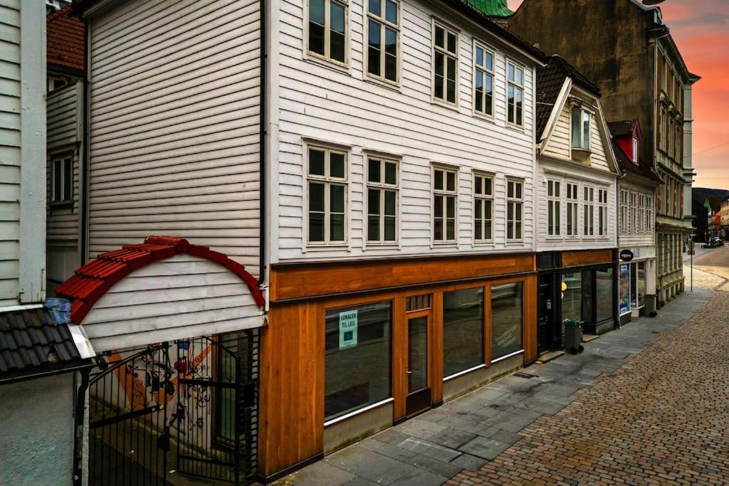 Kong Oscars Gate 28 - 302 * Bergen