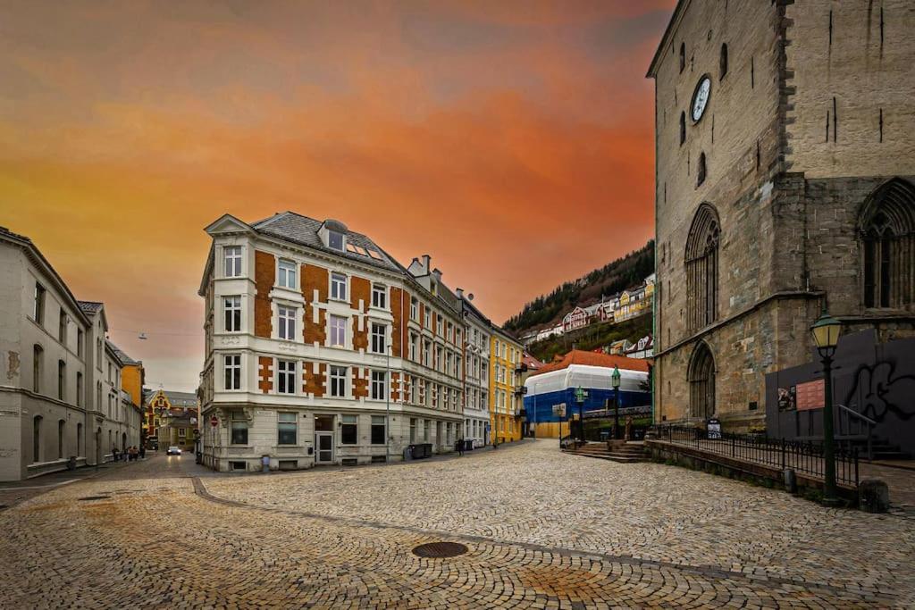 Kong Oscars Gate 28 - 302 * Bergen